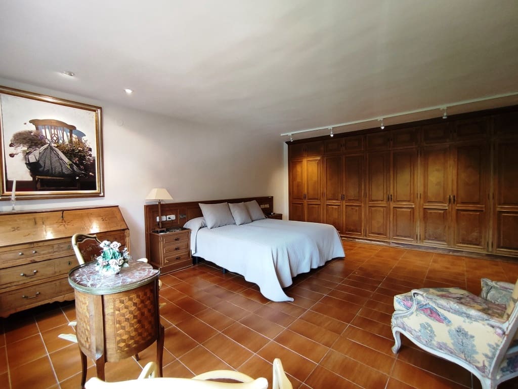 13 soverom Villa til salgs i Cocentaina med svømmebasseng garasje - € 1 950 000 (Ref: 9100107)