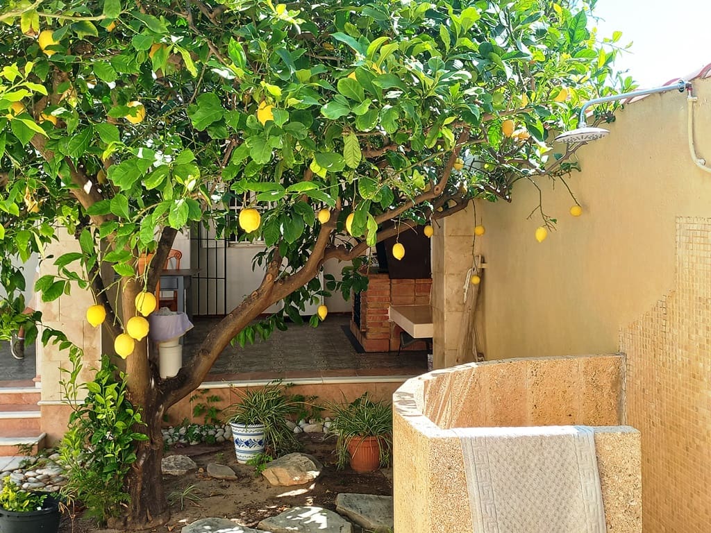 3 makuuhuone Huvila myytävänä paikassa Denia mukana 
autotalli - 450 000 € (Ref: 9101596)