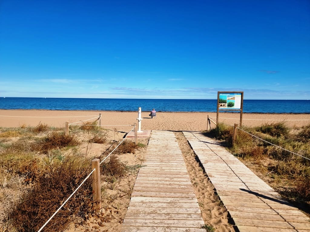 3 makuuhuone Huvila myytävänä paikassa Denia mukana 
autotalli - 450 000 € (Ref: 9101596)