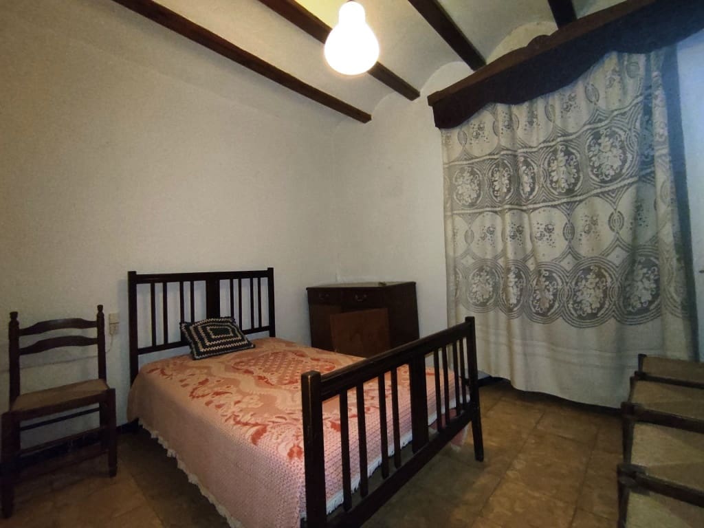 7 soveværelse Byhus til salg i Agres - € 109.000 (Ref: 9137415)