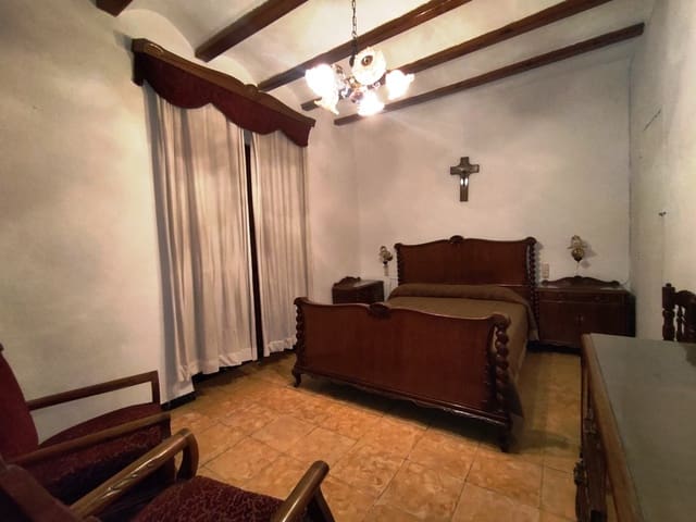 7 soveværelse Byhus til salg i Agres - € 109.000 (Ref: 9137415)