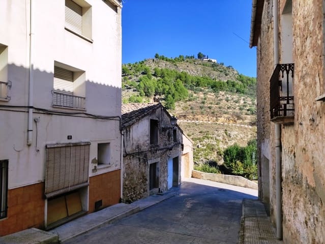 4 bedroom Townhouse for sale in Planes - € 75,000 (Ref: 9304612)