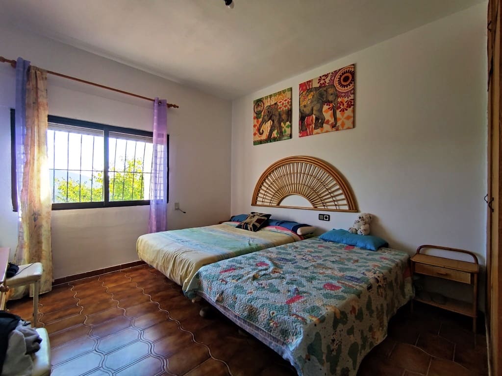 6 slaapkamer Villa te koop in Alcocer de Planes met zwembad garage - € 380.000 (Ref: 9379581)