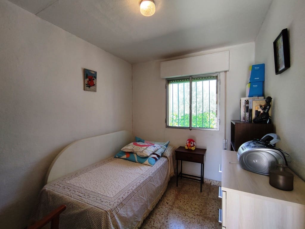 4 bedroom Finca/Country House for sale in Agullent with pool - € 167,000 (Ref: 9739166)