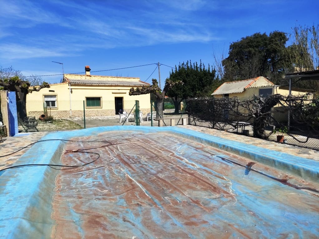 4 bedroom Finca/Country House for sale in Agullent with pool - € 167,000 (Ref: 9739166)