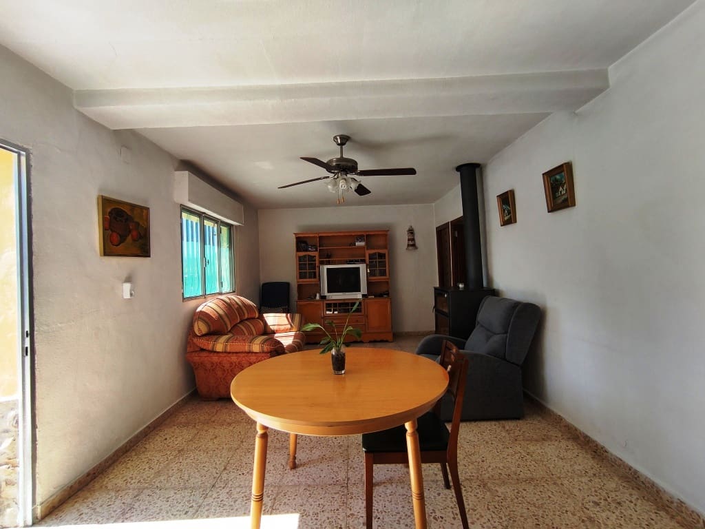 4 bedroom Finca/Country House for sale in Agullent with pool - € 167,000 (Ref: 9739166)