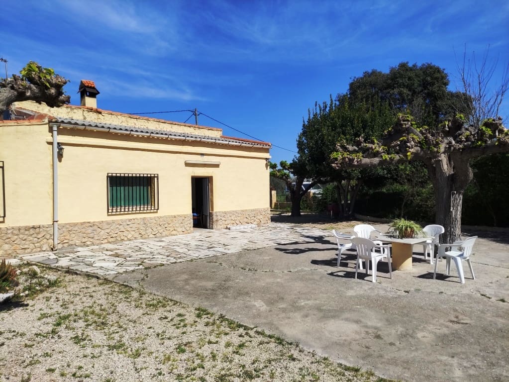4 bedroom Finca/Country House for sale in Agullent with pool - € 167,000 (Ref: 9739166)