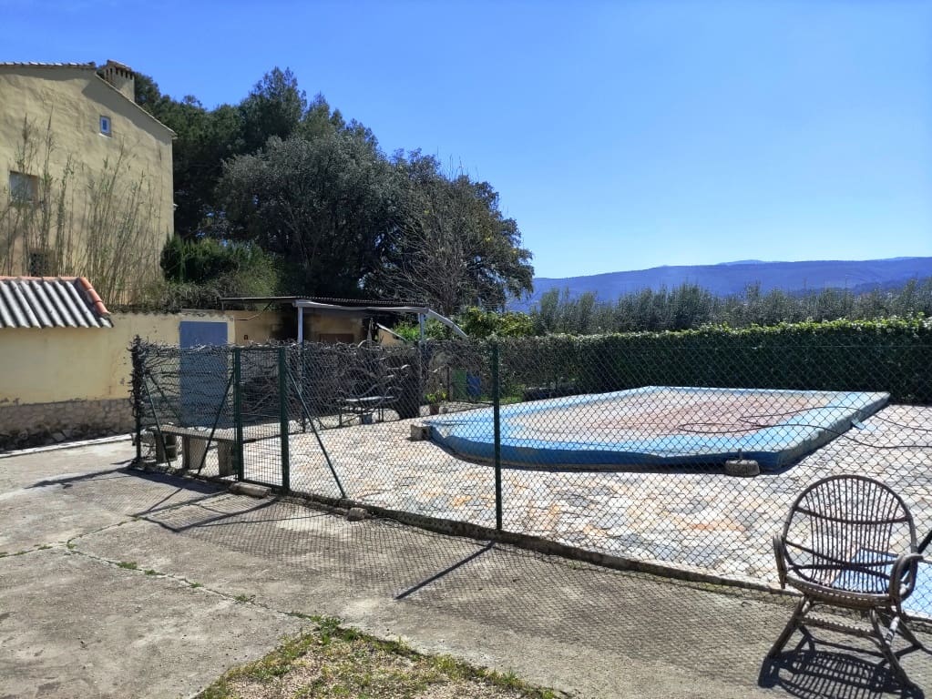 4 bedroom Finca/Country House for sale in Agullent with pool - € 167,000 (Ref: 9739166)