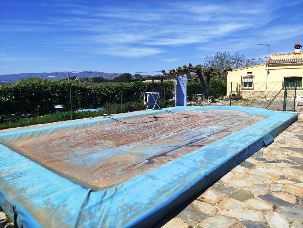 4 bedroom Finca/Country House for sale in Agullent with pool - € 167,000 (Ref: 9739166)