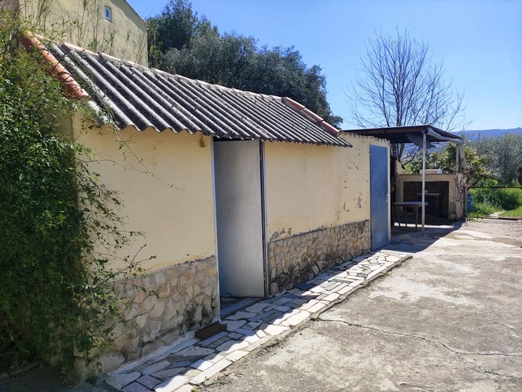 4 bedroom Finca/Country House for sale in Agullent with pool - € 167,000 (Ref: 9739166)