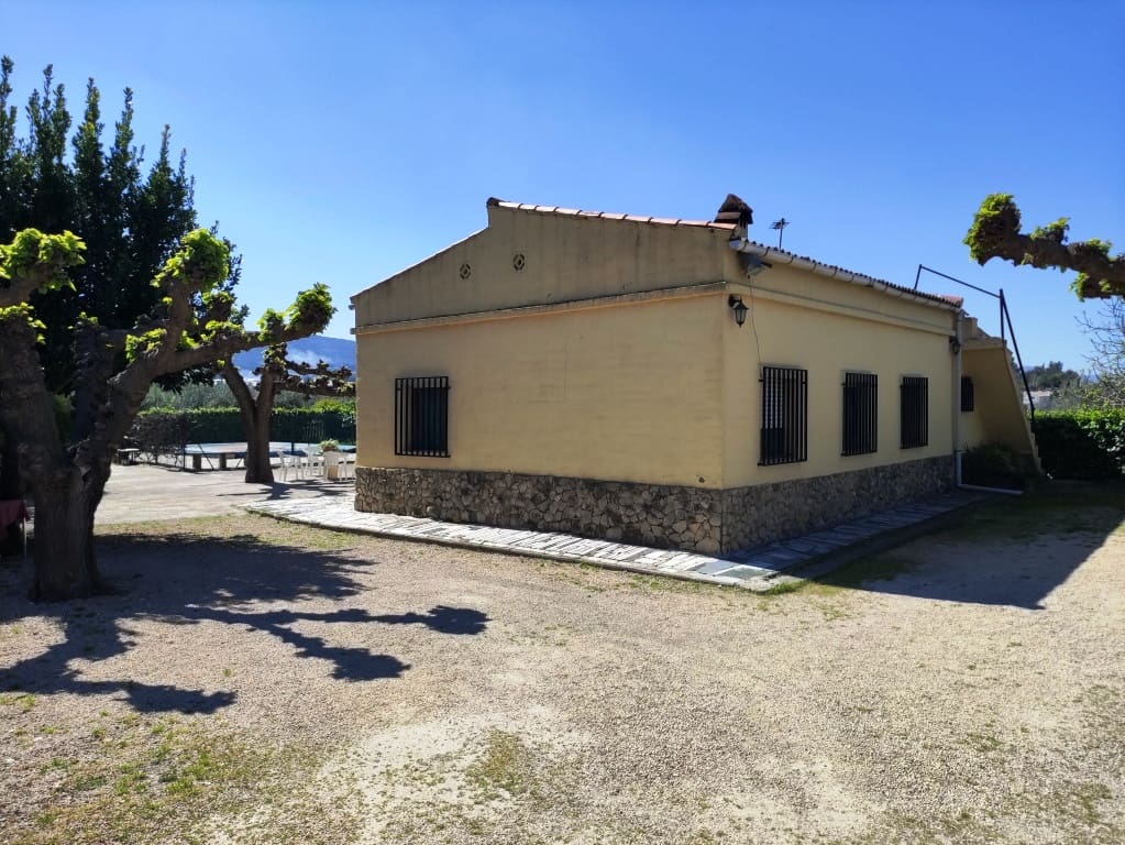 4 bedroom Finca/Country House for sale in Agullent with pool - € 167,000 (Ref: 9739166)