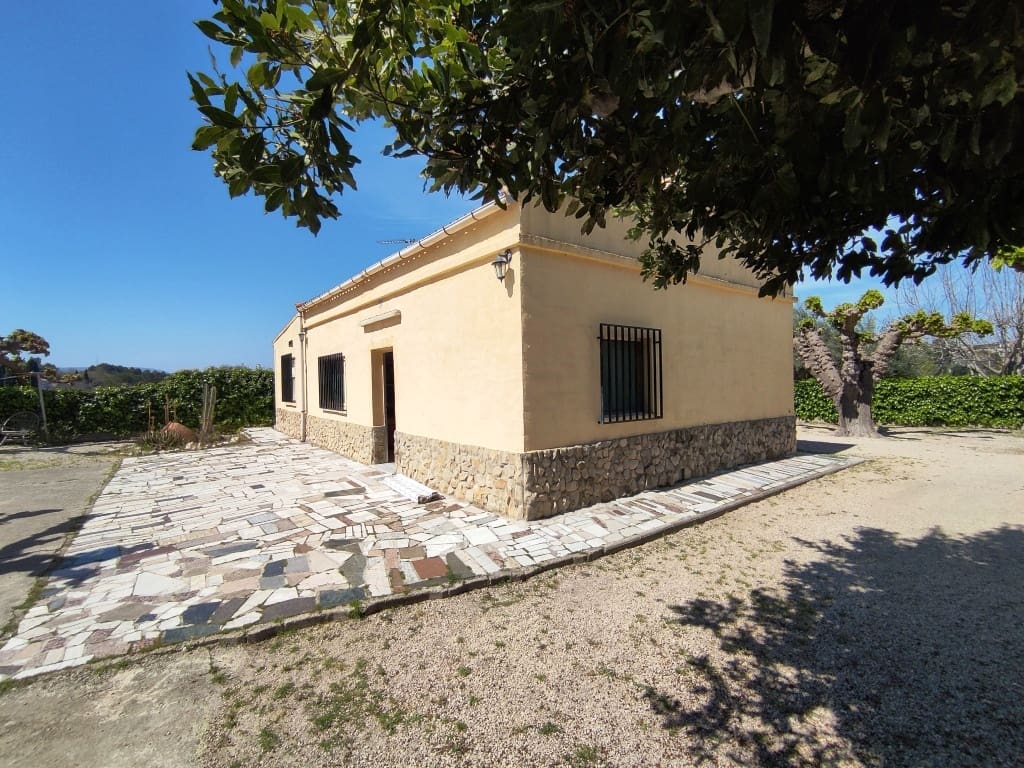 4 bedroom Finca/Country House for sale in Agullent with pool - € 167,000 (Ref: 9739166)