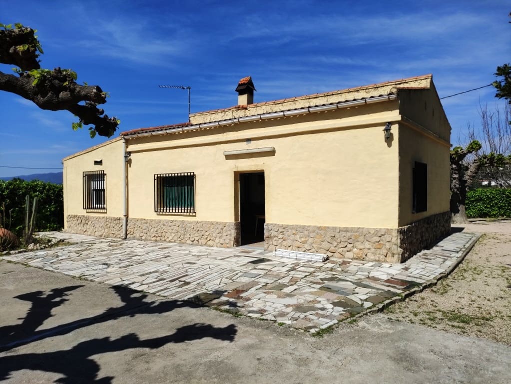 4 bedroom Finca/Country House for sale in Agullent with pool - € 167,000 (Ref: 9739166)