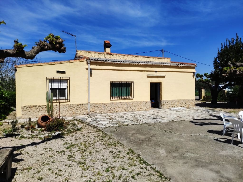 4 bedroom Finca/Country House for sale in Agullent with pool - € 167,000 (Ref: 9739166)