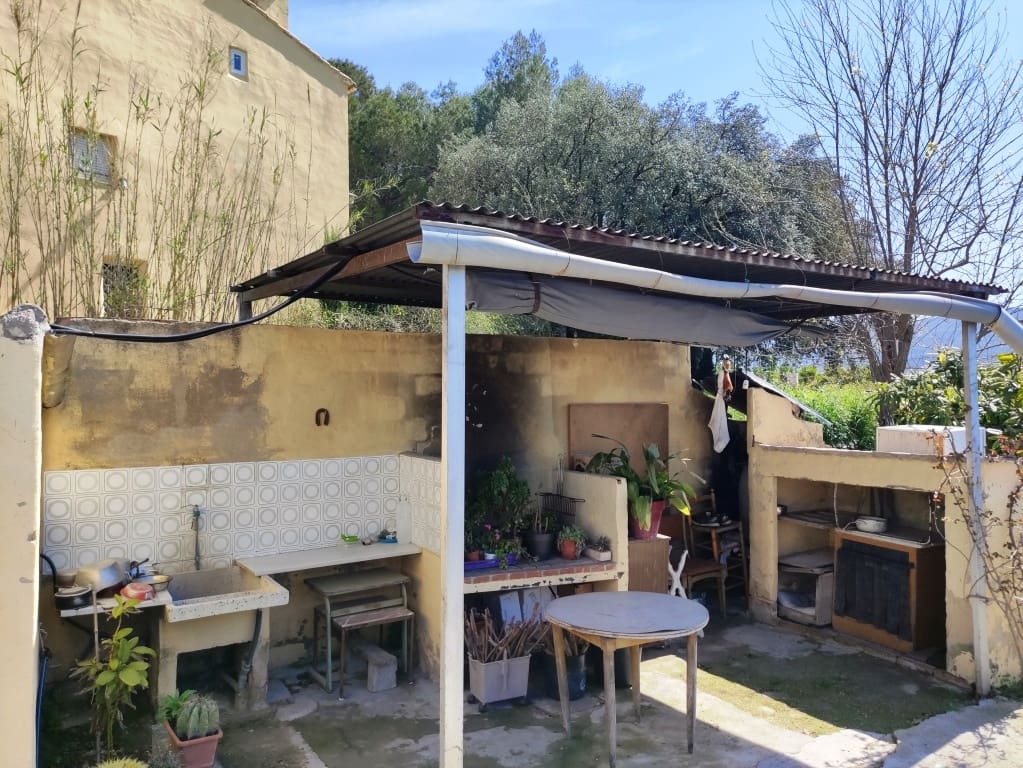 4 bedroom Finca/Country House for sale in Agullent with pool - € 167,000 (Ref: 9739166)