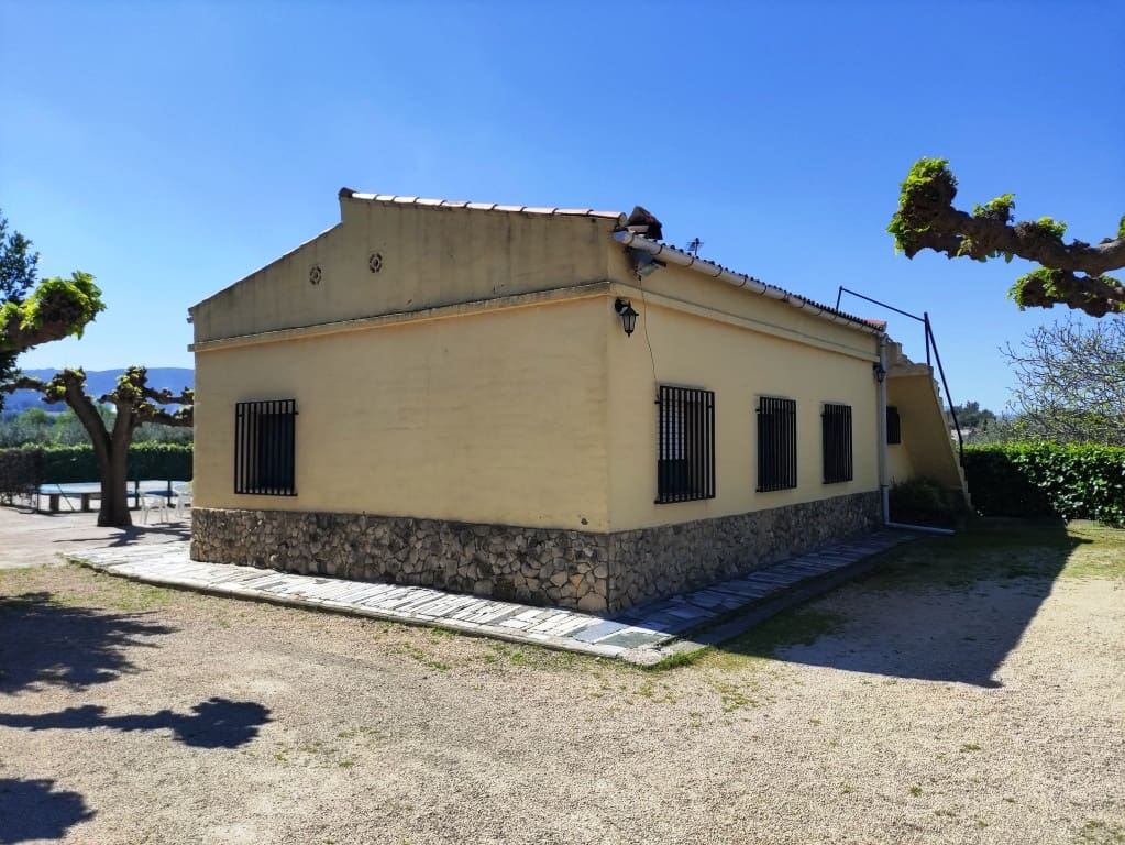 4 bedroom Finca/Country House for sale in Agullent with pool - € 167,000 (Ref: 9739166)