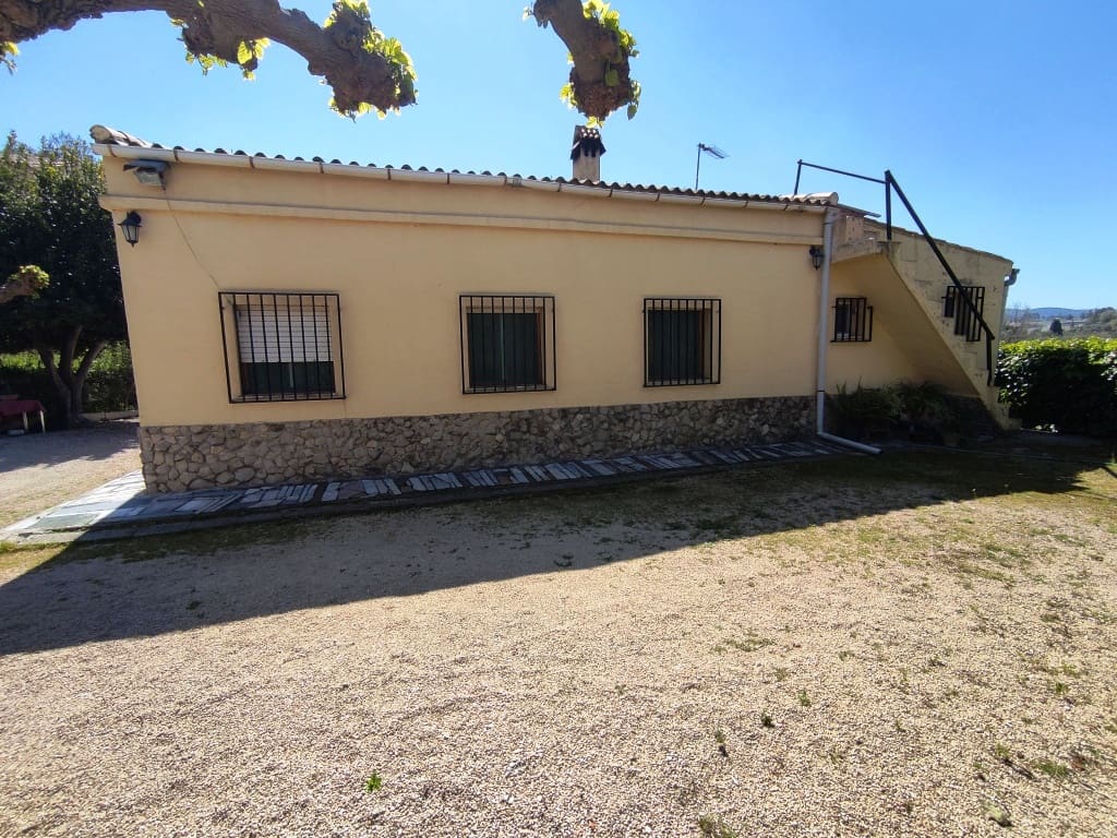 4 bedroom Finca/Country House for sale in Agullent with pool - € 167,000 (Ref: 9739166)