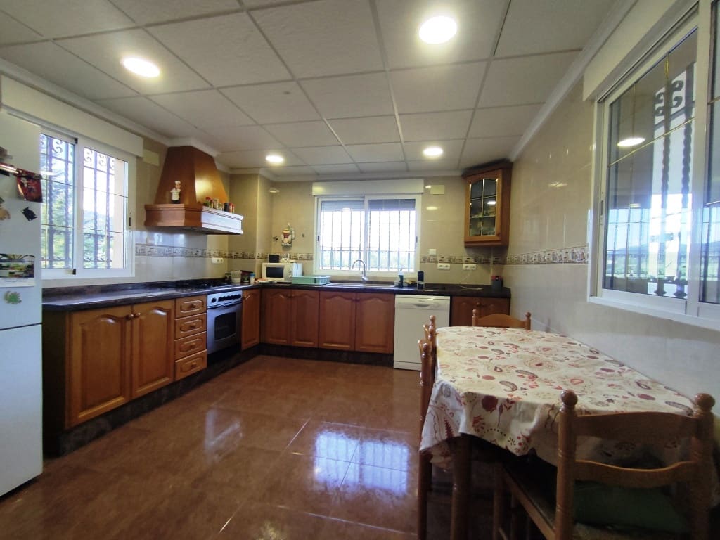 6 soveværelse Villa til salg i Alcoy / Alcoi med garage - € 550.000 (Ref: 9888479)