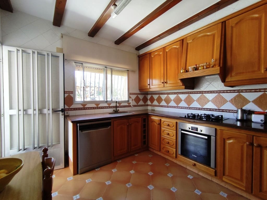 6 bedroom Villa for sale in Muro de Alcoy with pool garage - € 430,000 (Ref: 9922644)