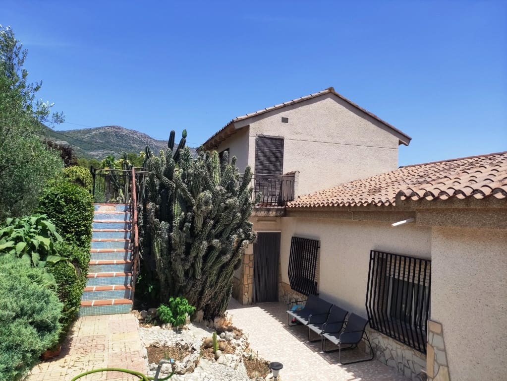 6 bedroom Villa for sale in Muro de Alcoy with pool garage - € 430,000 (Ref: 9922644)