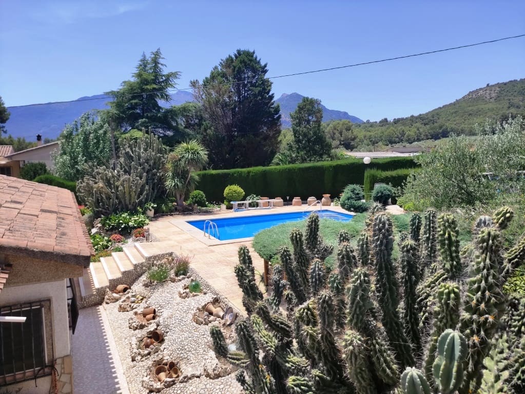 6 bedroom Villa for sale in Muro de Alcoy with pool garage - € 430,000 (Ref: 9922644)