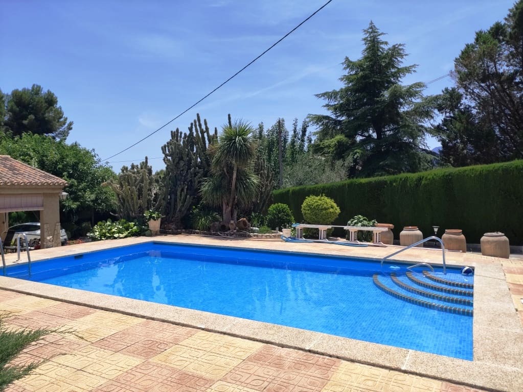 6 bedroom Villa for sale in Muro de Alcoy with pool garage - € 430,000 (Ref: 9922644)