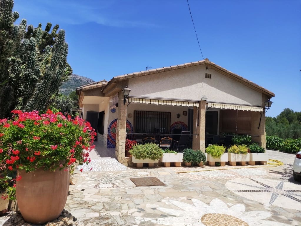 6 bedroom Villa for sale in Muro de Alcoy with pool garage - € 430,000 (Ref: 9922644)