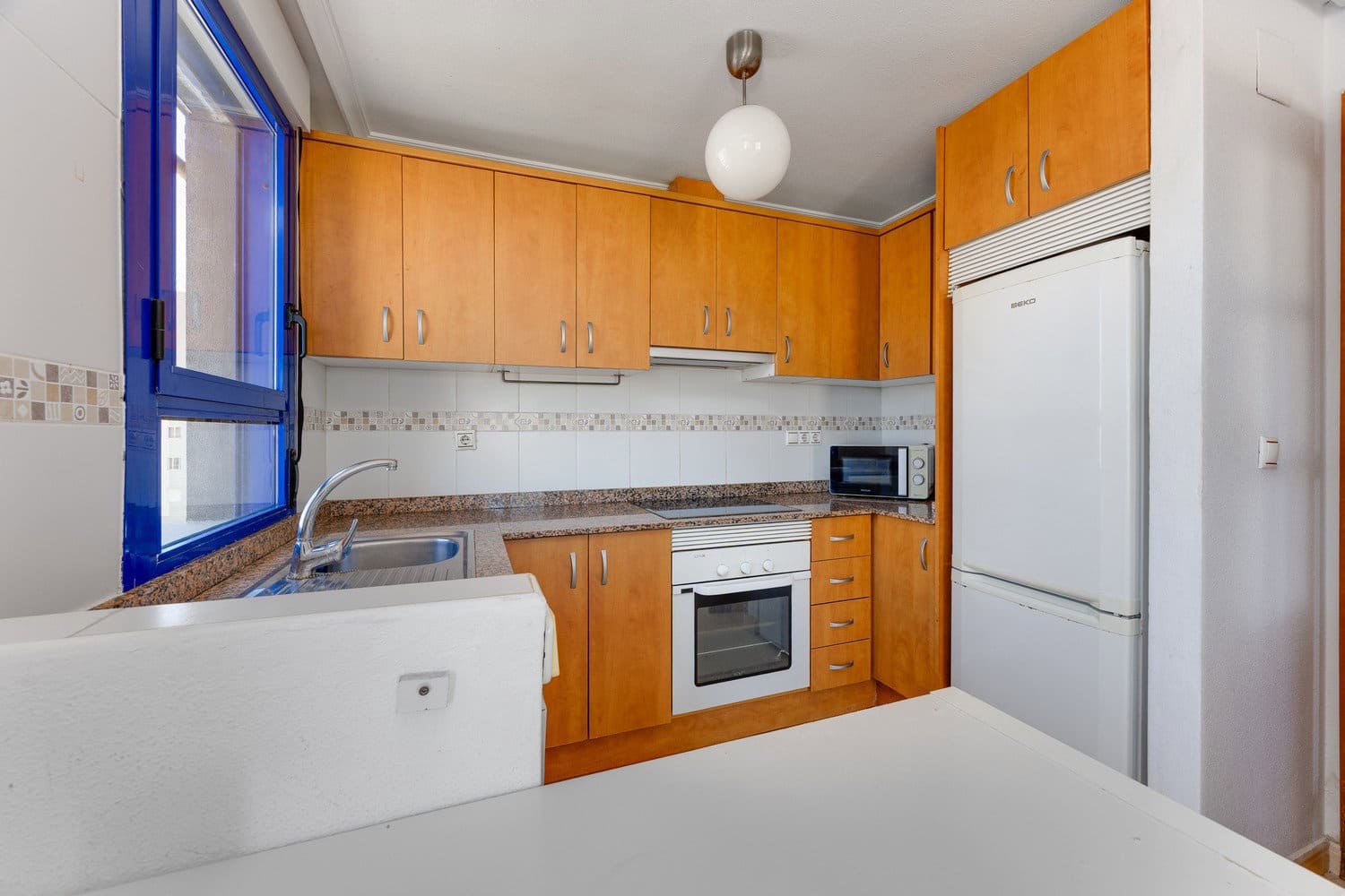 3 makuuhuone Huoneisto myytävänä paikassa Torrevieja mukana uima-altaan 
autotalli - 195 000 € (Ref: 10091470)