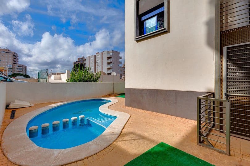 3 makuuhuone Huoneisto myytävänä paikassa Torrevieja mukana uima-altaan 
autotalli - 195 000 € (Ref: 10091470)
