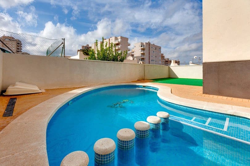 3 makuuhuone Huoneisto myytävänä paikassa Torrevieja mukana uima-altaan 
autotalli - 195 000 € (Ref: 10091470)
