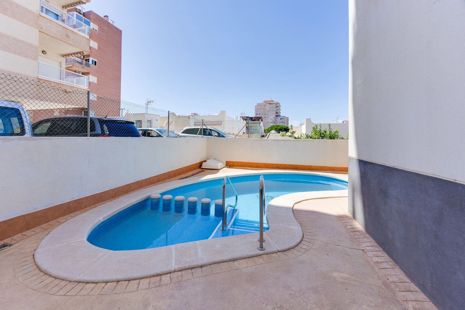 3 makuuhuone Huoneisto myytävänä paikassa Torrevieja mukana uima-altaan 
autotalli - 195 000 € (Ref: 10091470)
