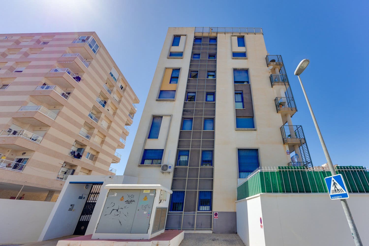3 makuuhuone Huoneisto myytävänä paikassa Torrevieja mukana uima-altaan 
autotalli - 195 000 € (Ref: 10091470)