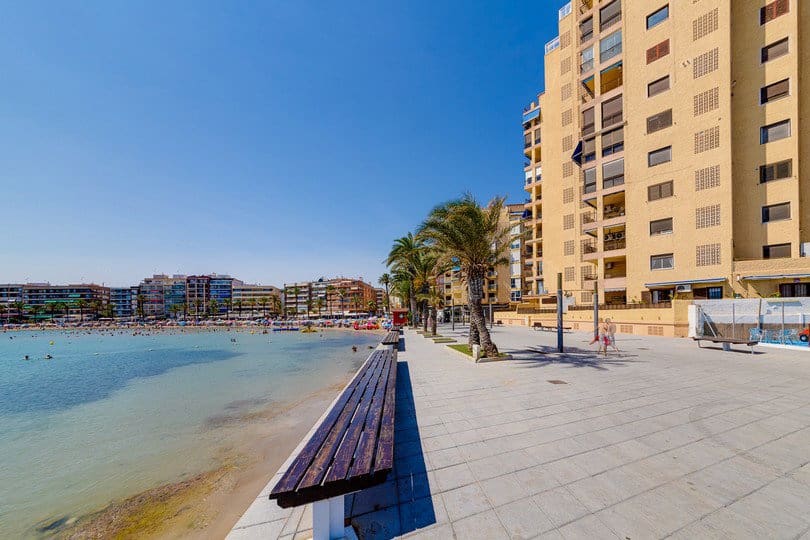 3 bedroom Apartment for sale in Torrevieja with pool garage - € 398,000 (Ref: 10091471)