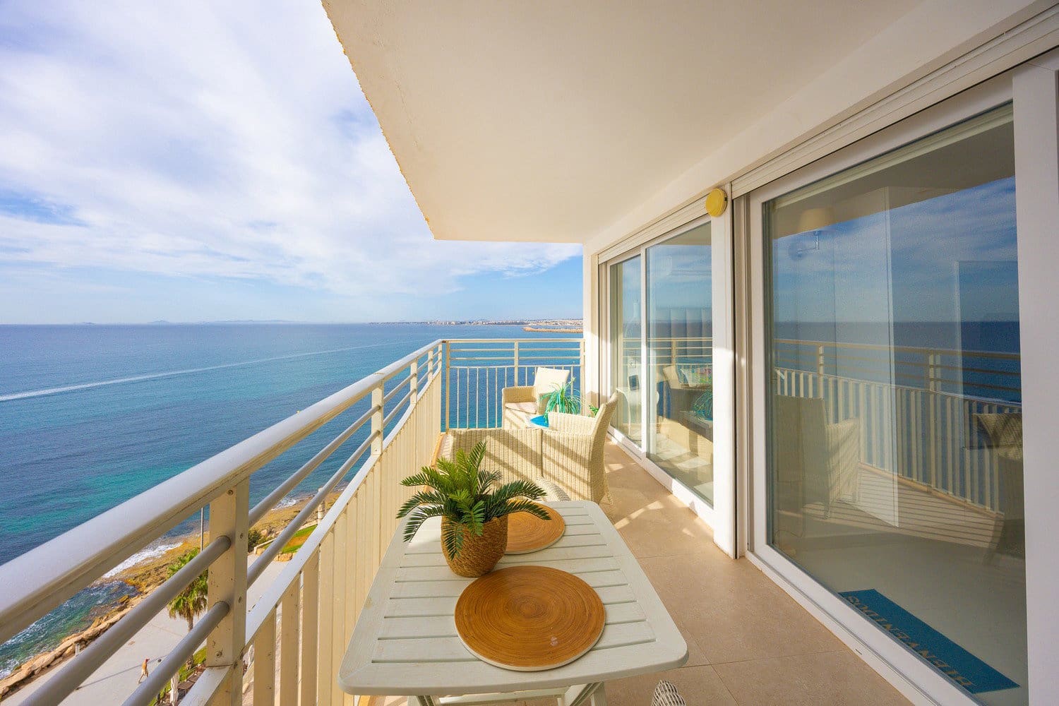 3 bedroom Apartment for sale in Torrevieja with pool garage - € 398,000 (Ref: 10091471)
