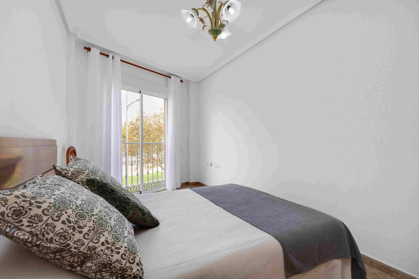 3 soveværelse Lejlighed til leje i Pilar de la Horadada med garage - € 850 (Ref: 10154323)