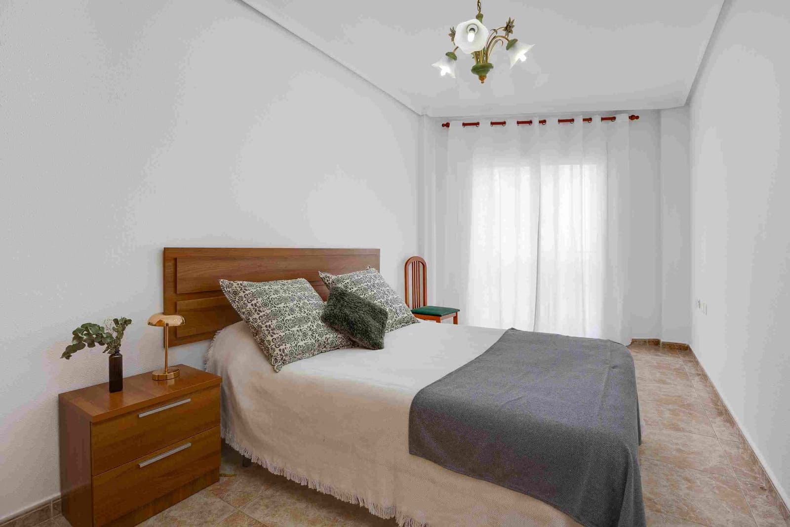 3 soveværelse Lejlighed til leje i Pilar de la Horadada med garage - € 850 (Ref: 10154323)