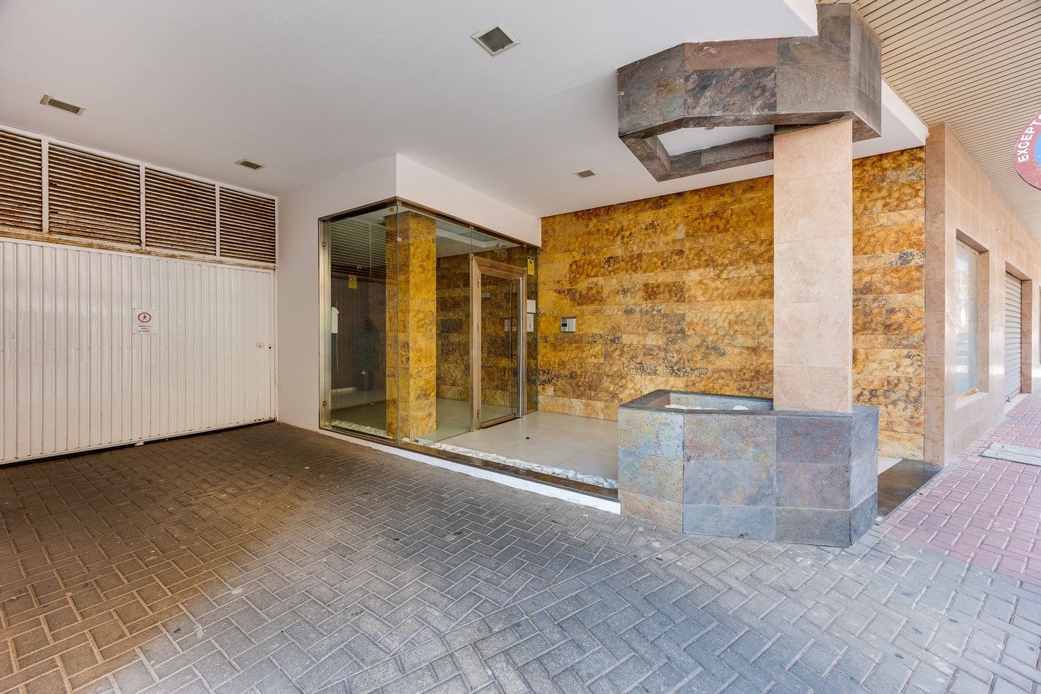 2 soverom Leilighet til salgs i Torrevieja med garasje - € 185 000 (Ref: 10156171)