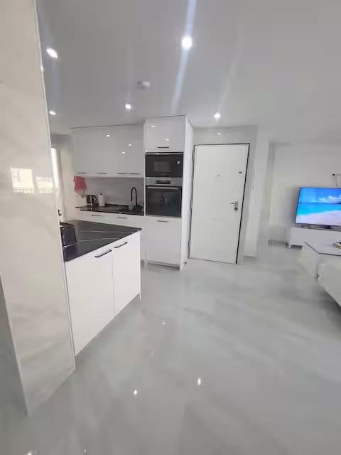 Appartement de 3 chambres à louer à Torrevieja - 1 500 € (Ref: 10160264)
