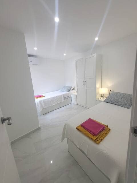 Appartement de 3 chambres à louer à Torrevieja - 1 500 € (Ref: 10160264)