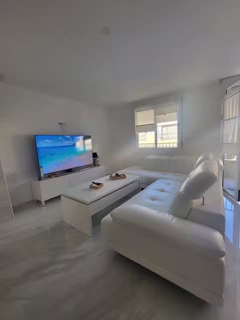 Appartement de 3 chambres à louer à Torrevieja - 1 500 € (Ref: 10160264)