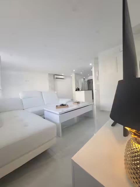 Appartement de 3 chambres à louer à Torrevieja - 1 500 € (Ref: 10160264)