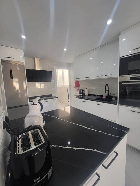 Appartement de 3 chambres à louer à Torrevieja - 1 500 € (Ref: 10160264)