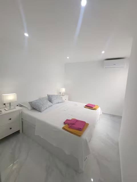 Appartement de 3 chambres à louer à Torrevieja - 1 500 € (Ref: 10160264)
