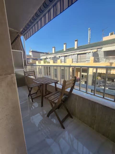 Appartement de 3 chambres à louer à Torrevieja - 1 500 € (Ref: 10160264)