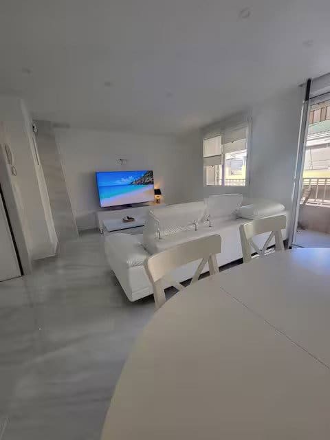 Appartement de 3 chambres à louer à Torrevieja - 1 500 € (Ref: 10160264)