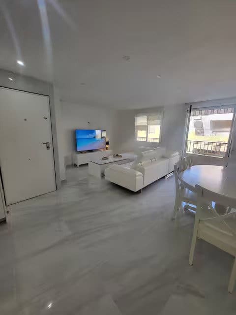 Appartement de 3 chambres à louer à Torrevieja - 1 500 € (Ref: 10160264)