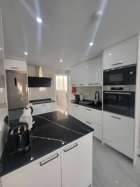 Appartement de 3 chambres à louer à Torrevieja - 1 500 € (Ref: 10160264)