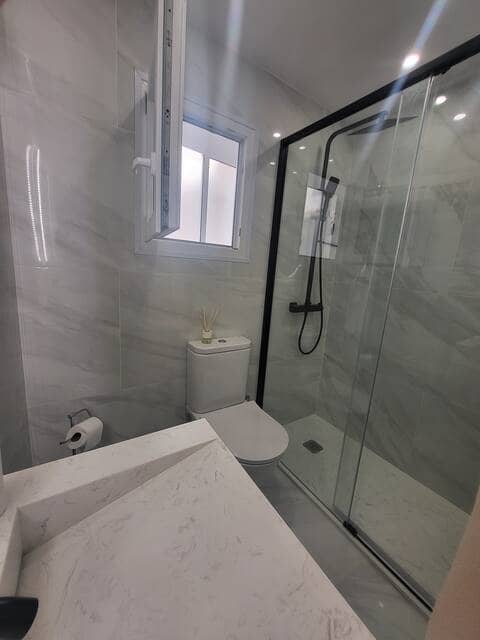 Appartement de 3 chambres à louer à Torrevieja - 1 500 € (Ref: 10160264)