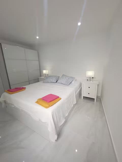 Appartement de 3 chambres à louer à Torrevieja - 1 500 € (Ref: 10160264)