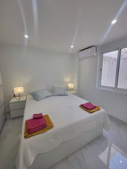 Appartement de 3 chambres à louer à Torrevieja - 1 500 € (Ref: 10160264)